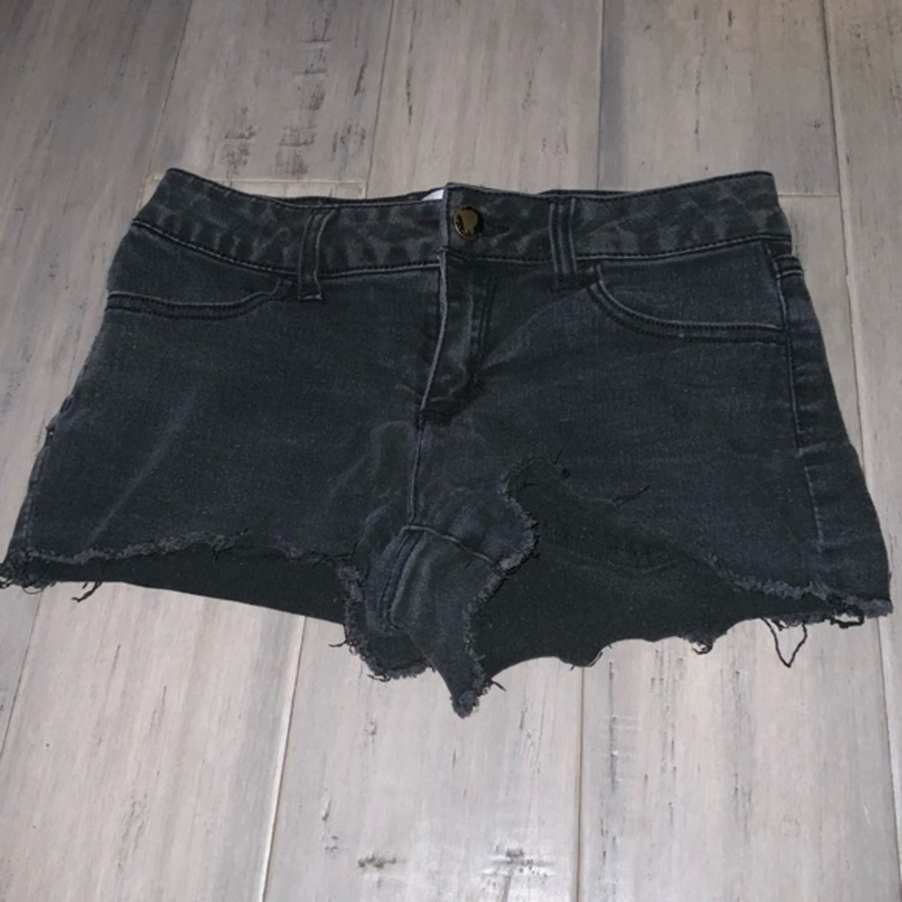 No Boundaries Black Fringe Hem Super Stretchy Jean Shorts Jr’s 7